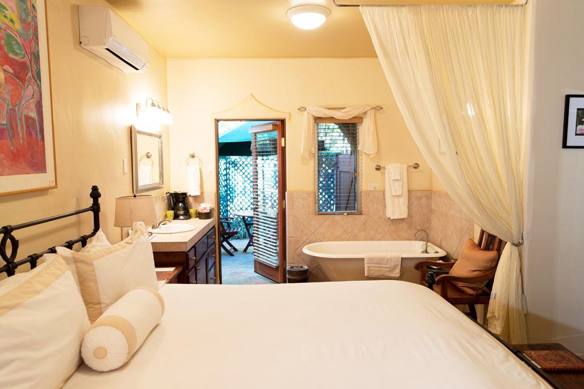 Grasshopper Room - King Bed,526828116:JPEG