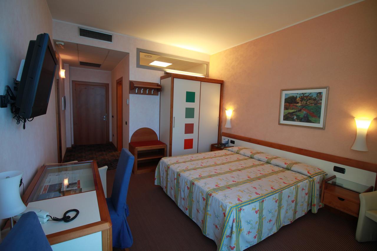 Queen Room with Sea View,682990449:JPEG