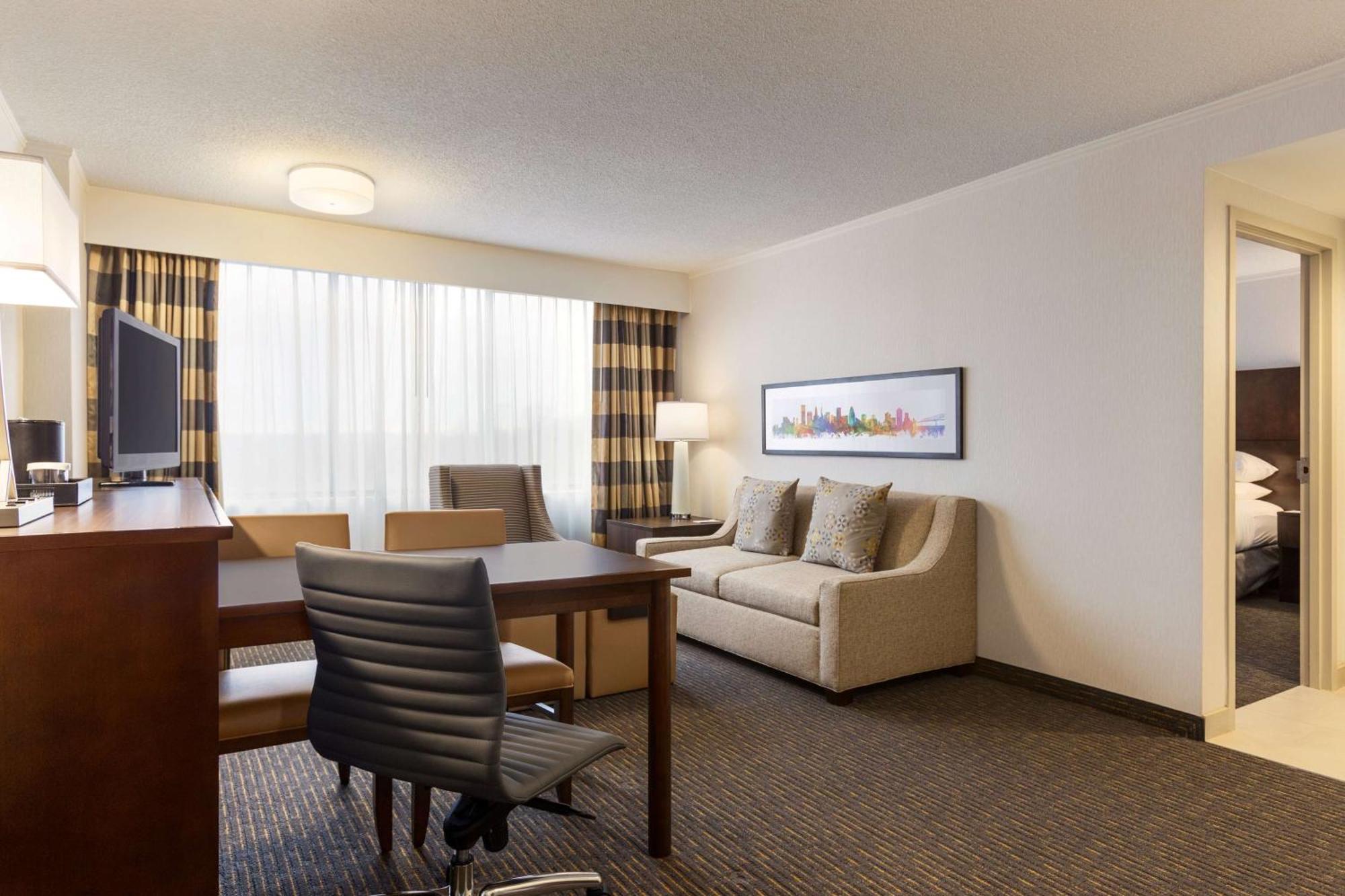 King Suite with Roll-In Shower - Mobility/Hearing Accessible - Non-Smoking