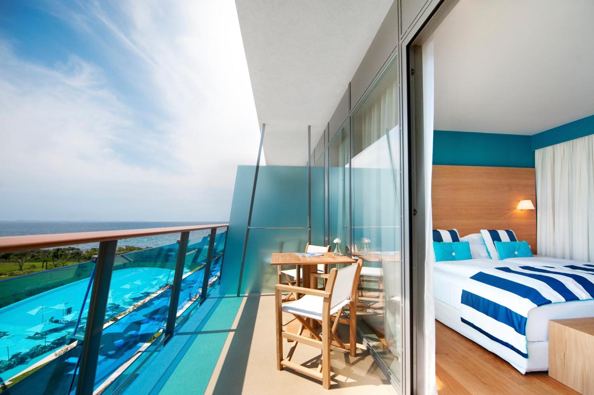 Deluxe Room with Balcony and Sea View