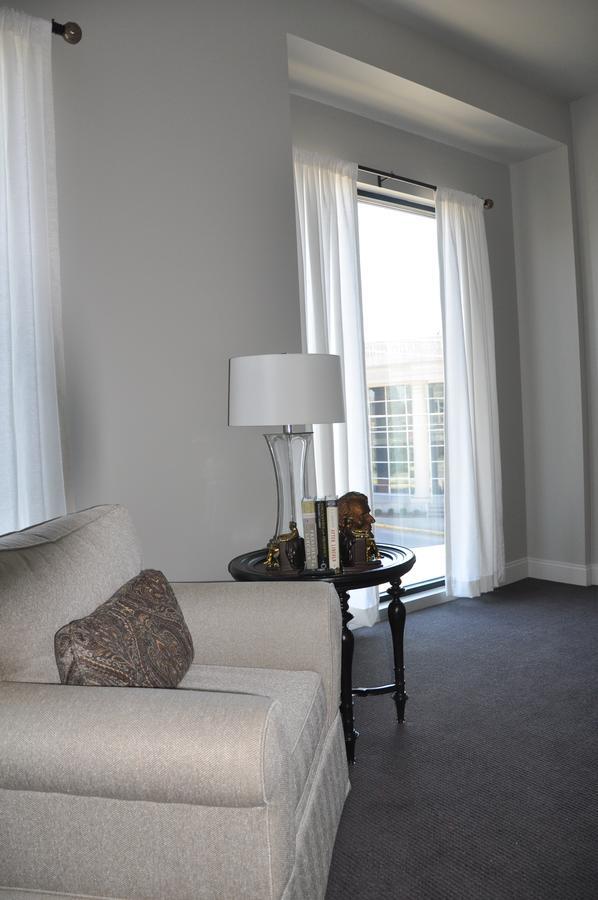 Deluxe King Suite
