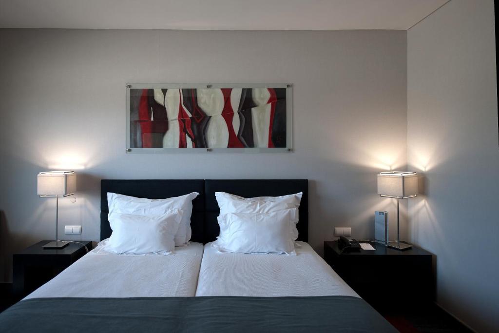 Twin Room with Extra Bed and Sea View (2 Adults + 1 Child)