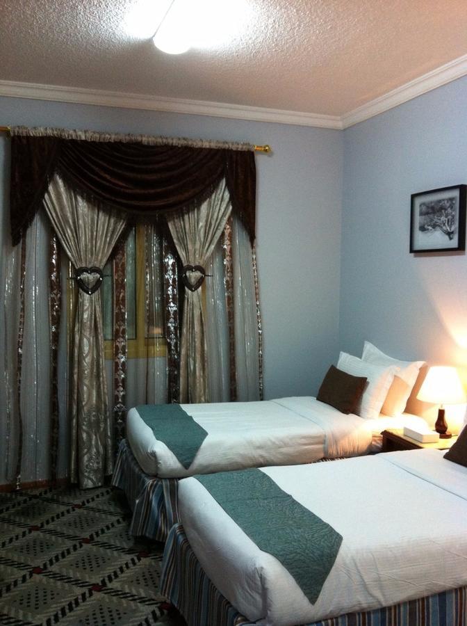 Deluxe Queen Suite,630733473:JPEG