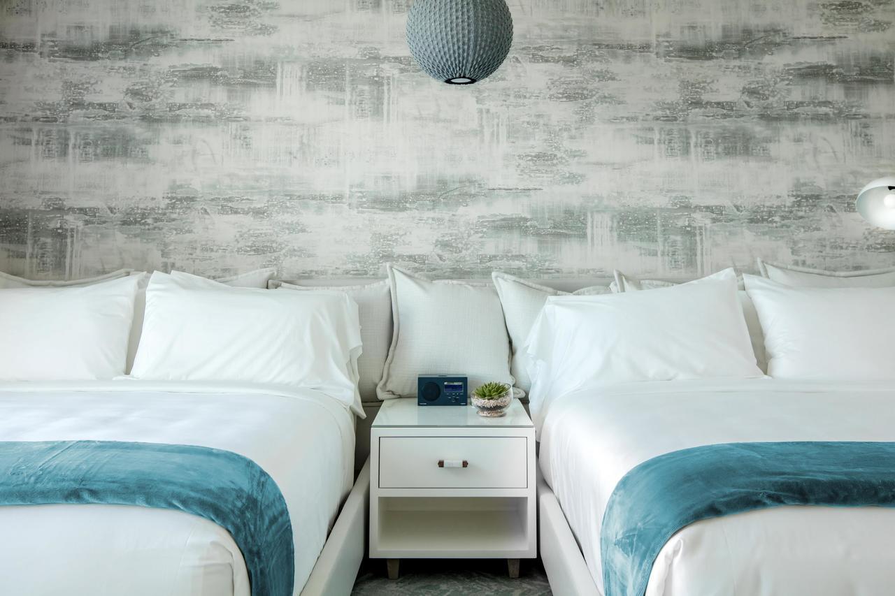 Two Queens with Ocean View,633373407:JPEG