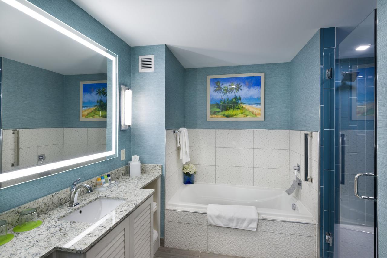 Double Queen Pool Facing Guest Room