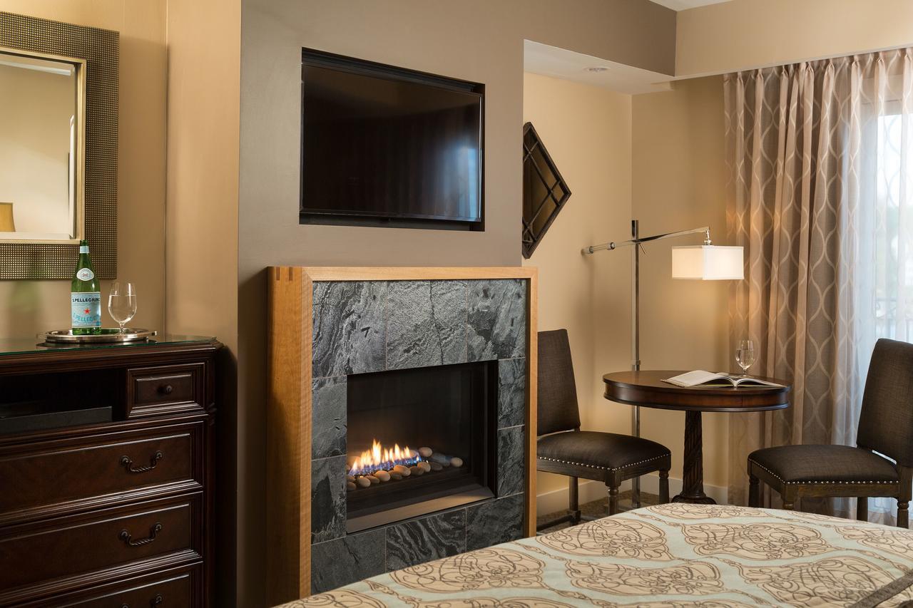 King Room with Roll-In Shower - Disability Access