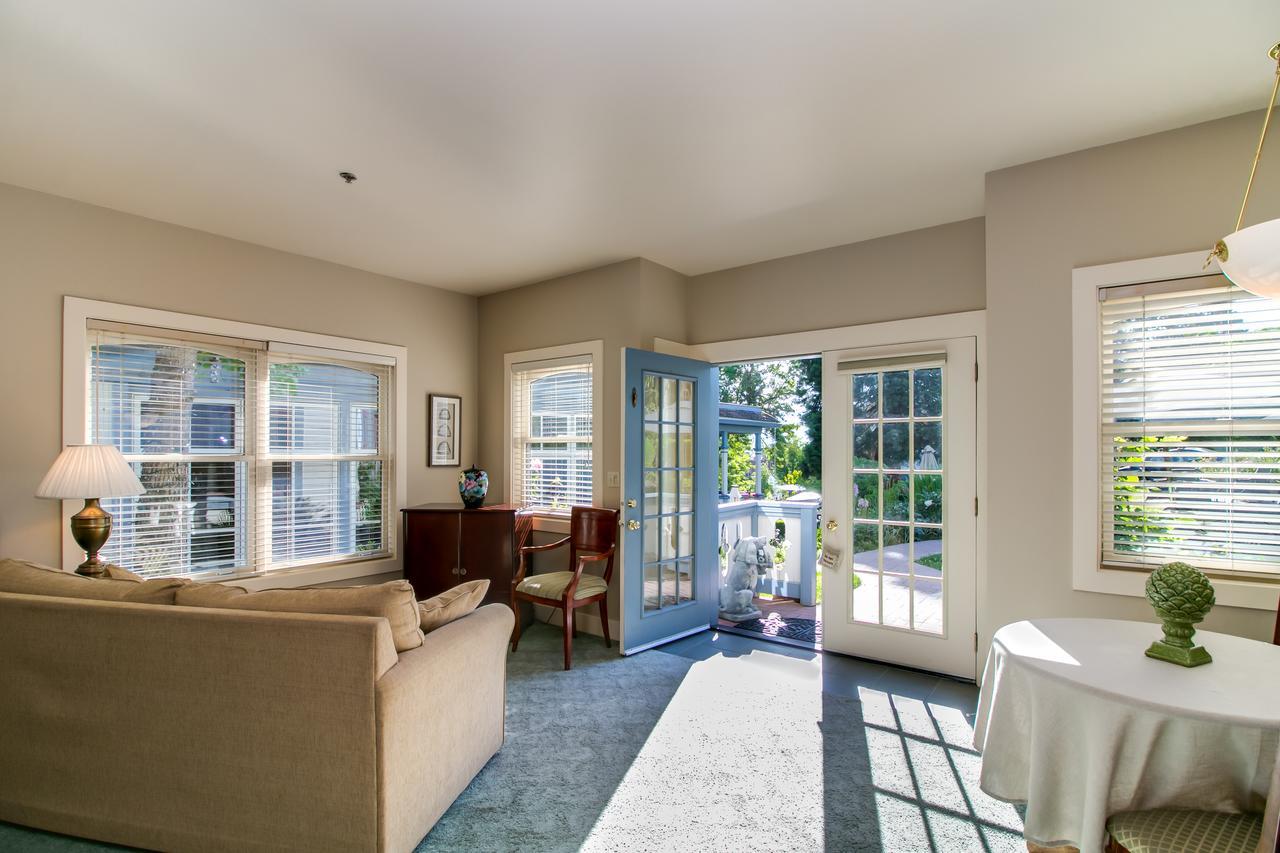 Queen Studio,654974802:JPEG