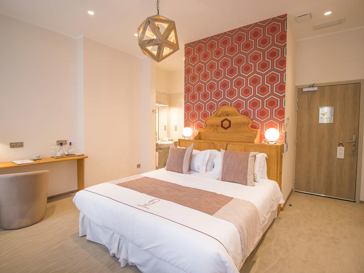 Twin Room with Roll-in Shower - Disability Access