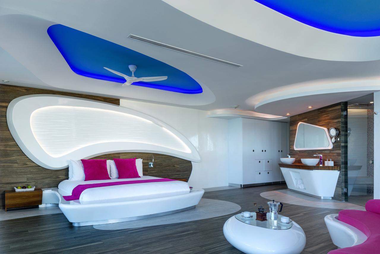 Deluxe Suite Partial Ocean View (4 people)