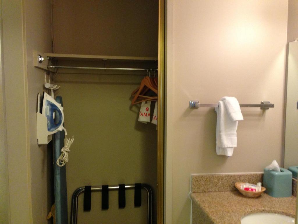 One-Bedroom King Suite - Non-Smoking