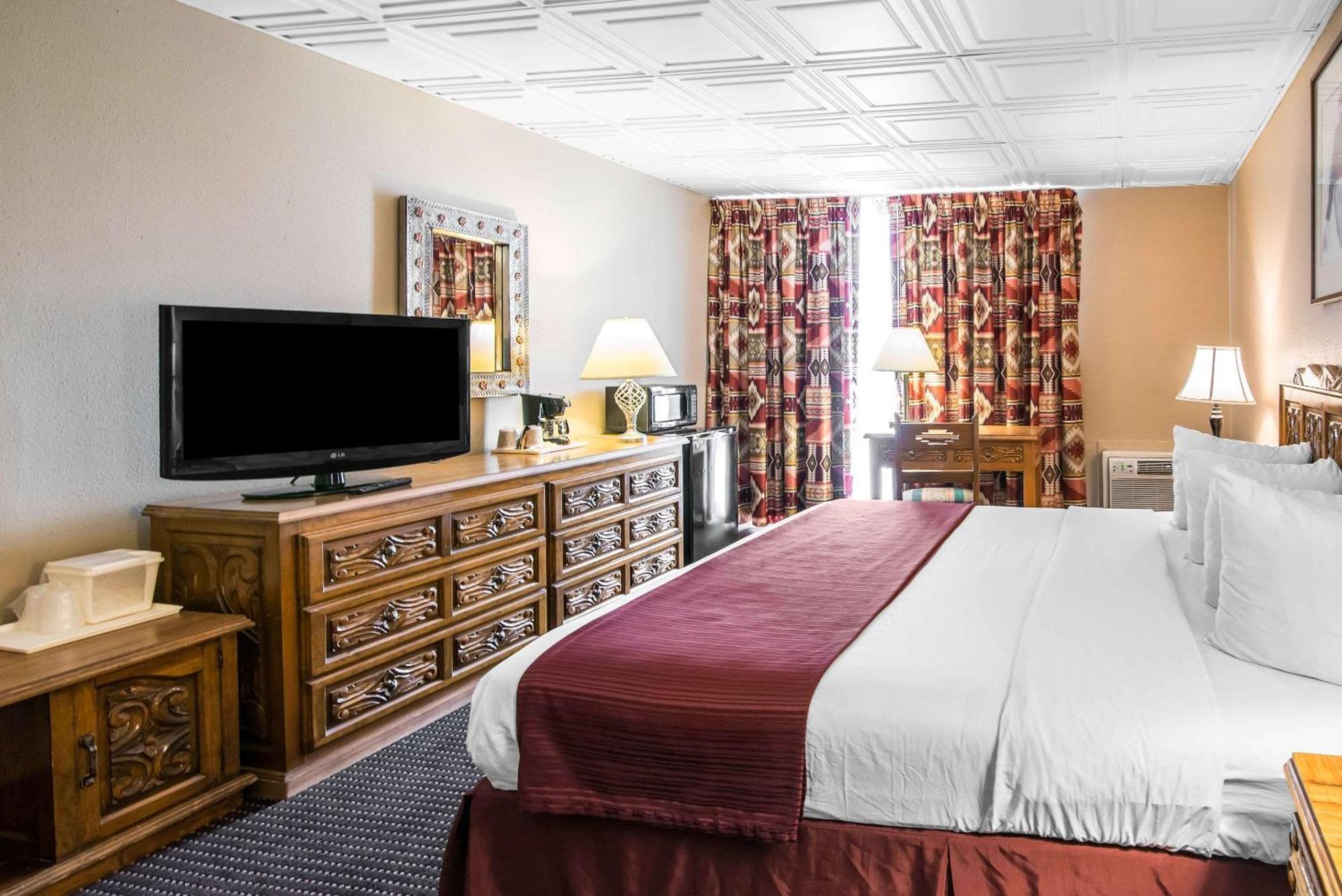 King Room - Accessible/Non-Smoking