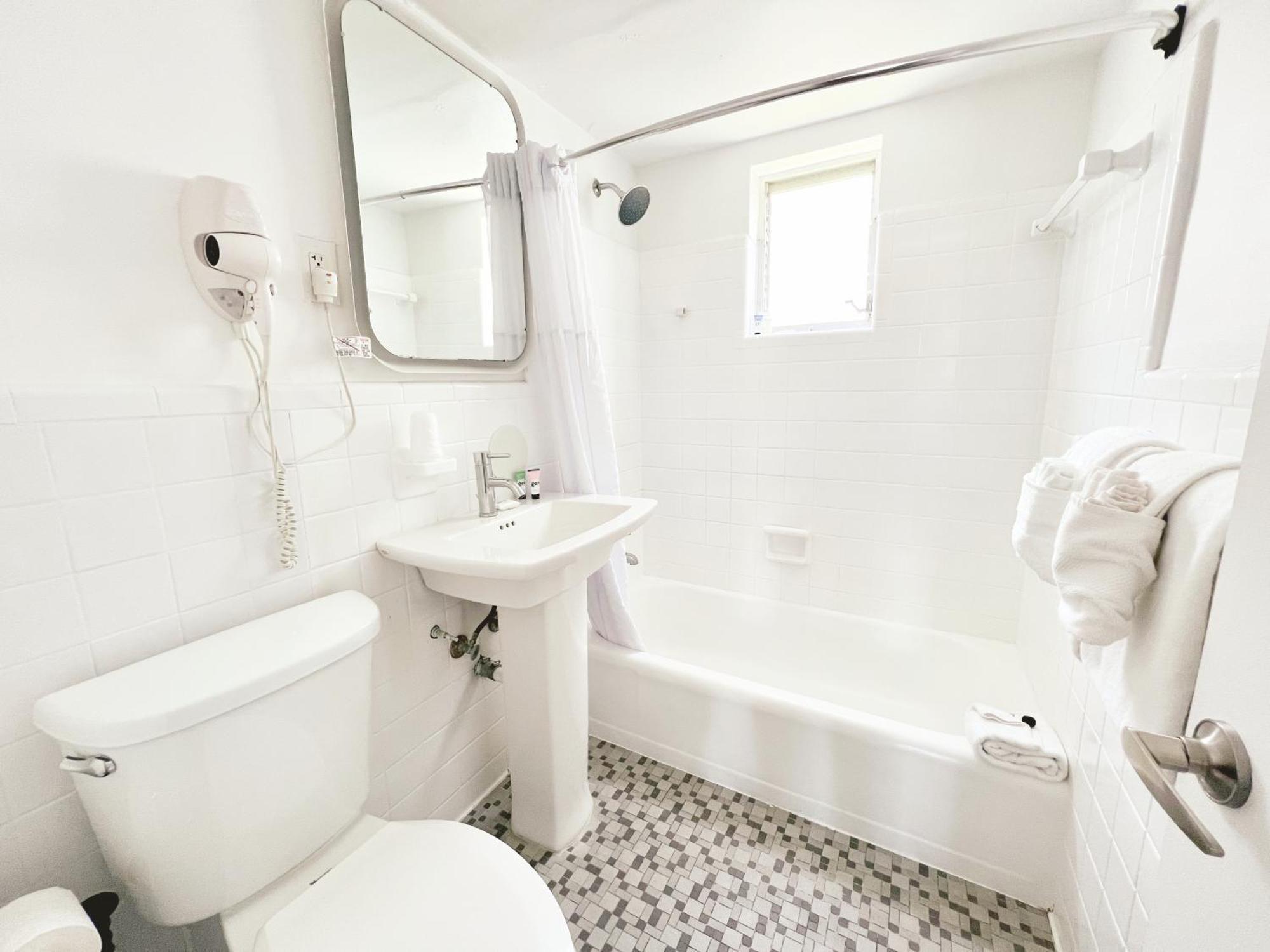 Deluxe Studio with King Bed