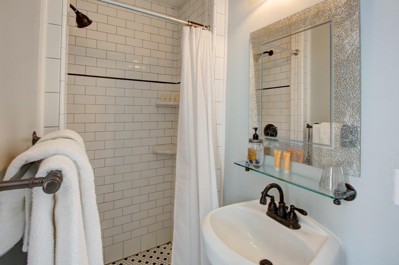 Queen Suite with Single Bed - Ground Floor,697215960:JPEG