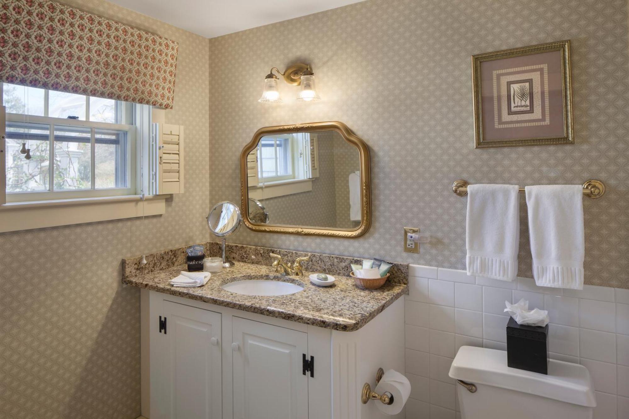 Deluxe Queen Room with Fireplace - Carriage (Cape Lady)