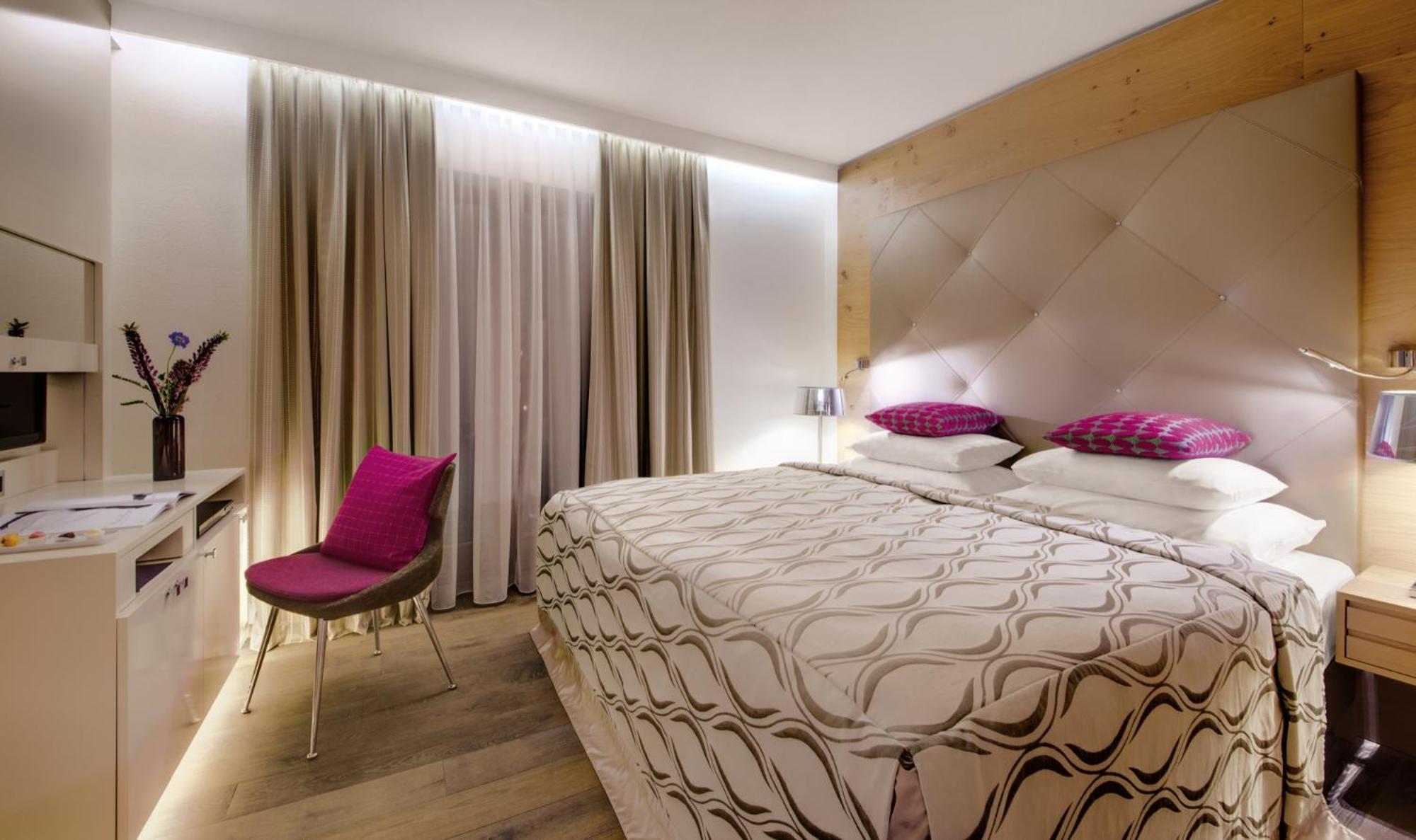 Small Double Room,700738228:JPEG