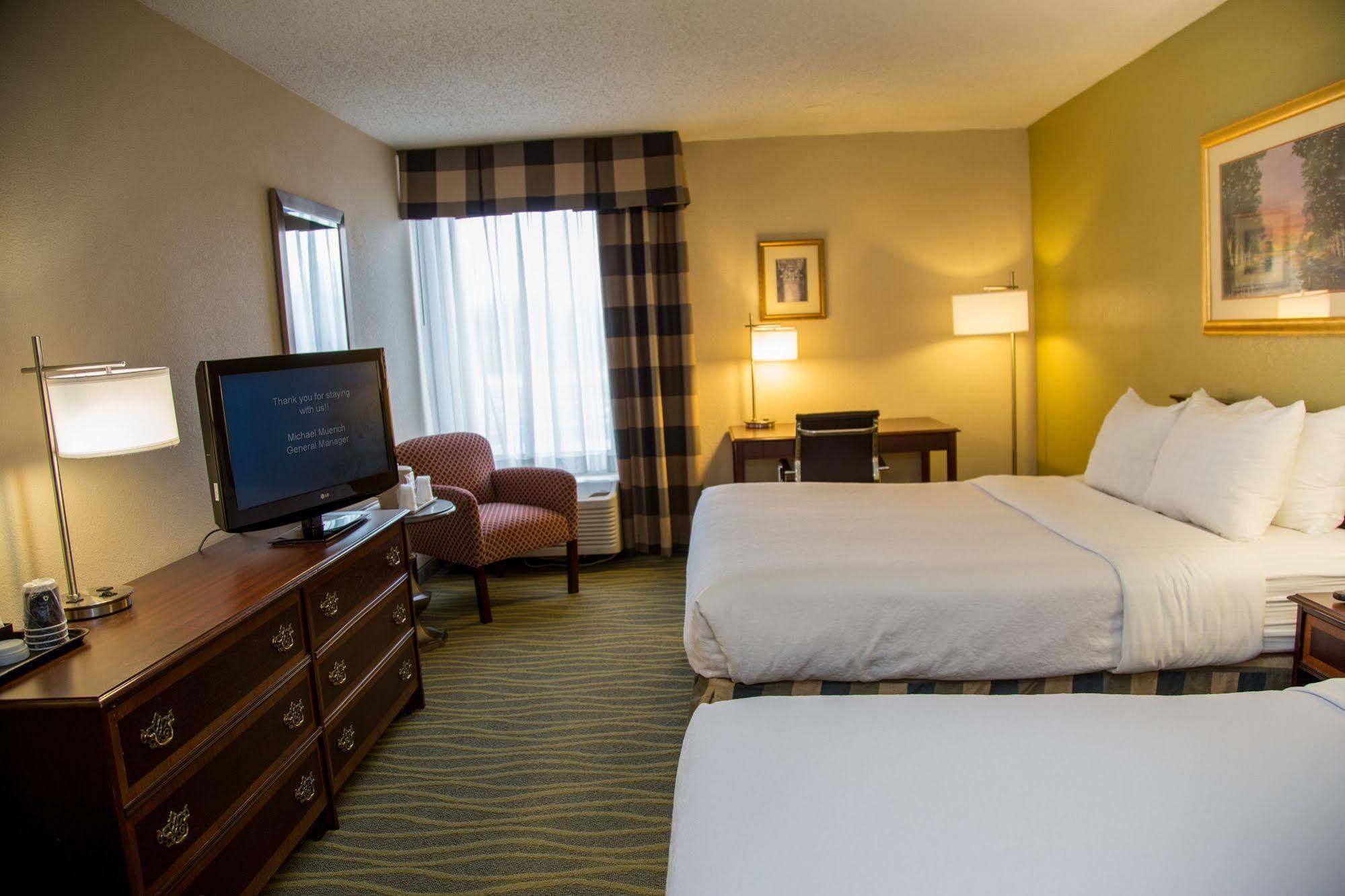 Deluxe Queen Room with Two Queen Beds