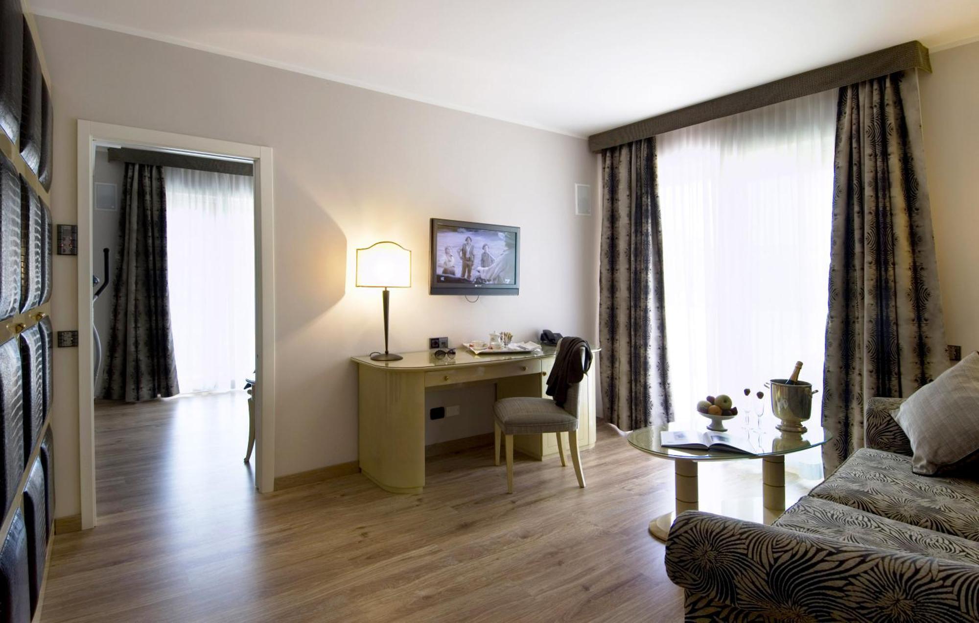 Suite with Sauna,705707773:JPEG