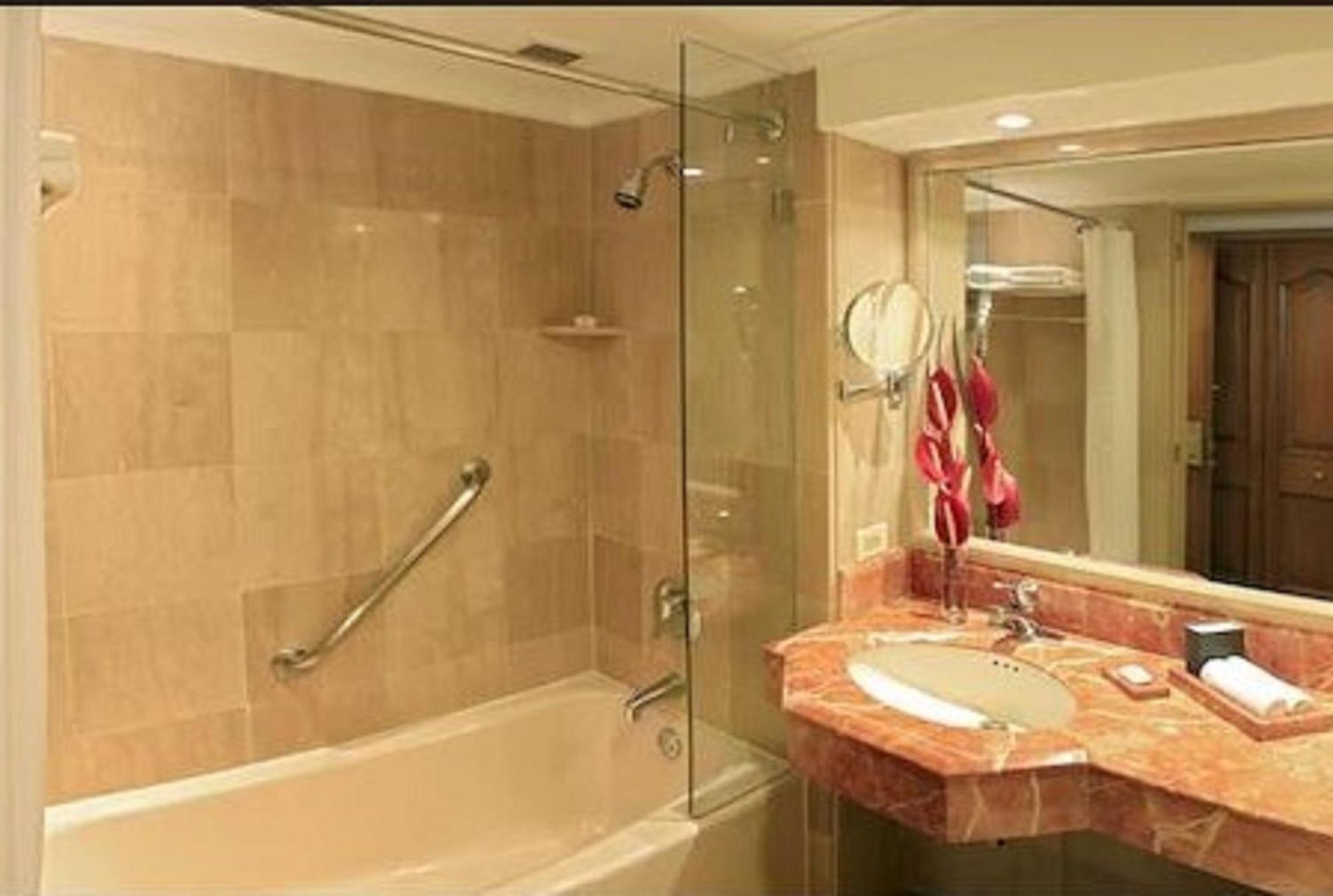 Classic Queen Room with Balcony,1277904904:JPEG