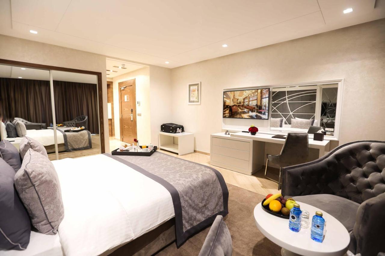 Standard Privilege Suite balcony,738907351:JPEG