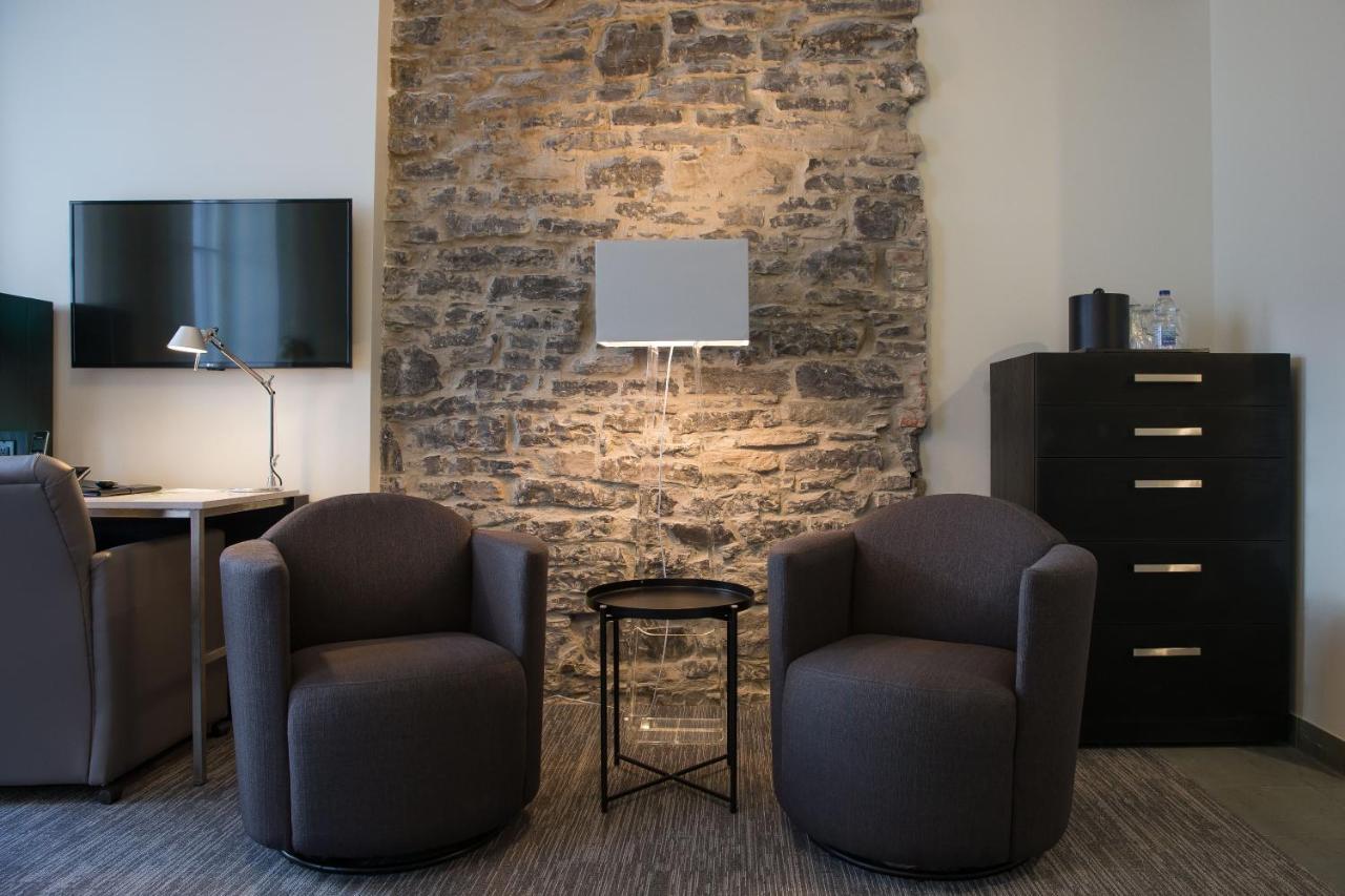 Spacious Room,744025390:JPEG