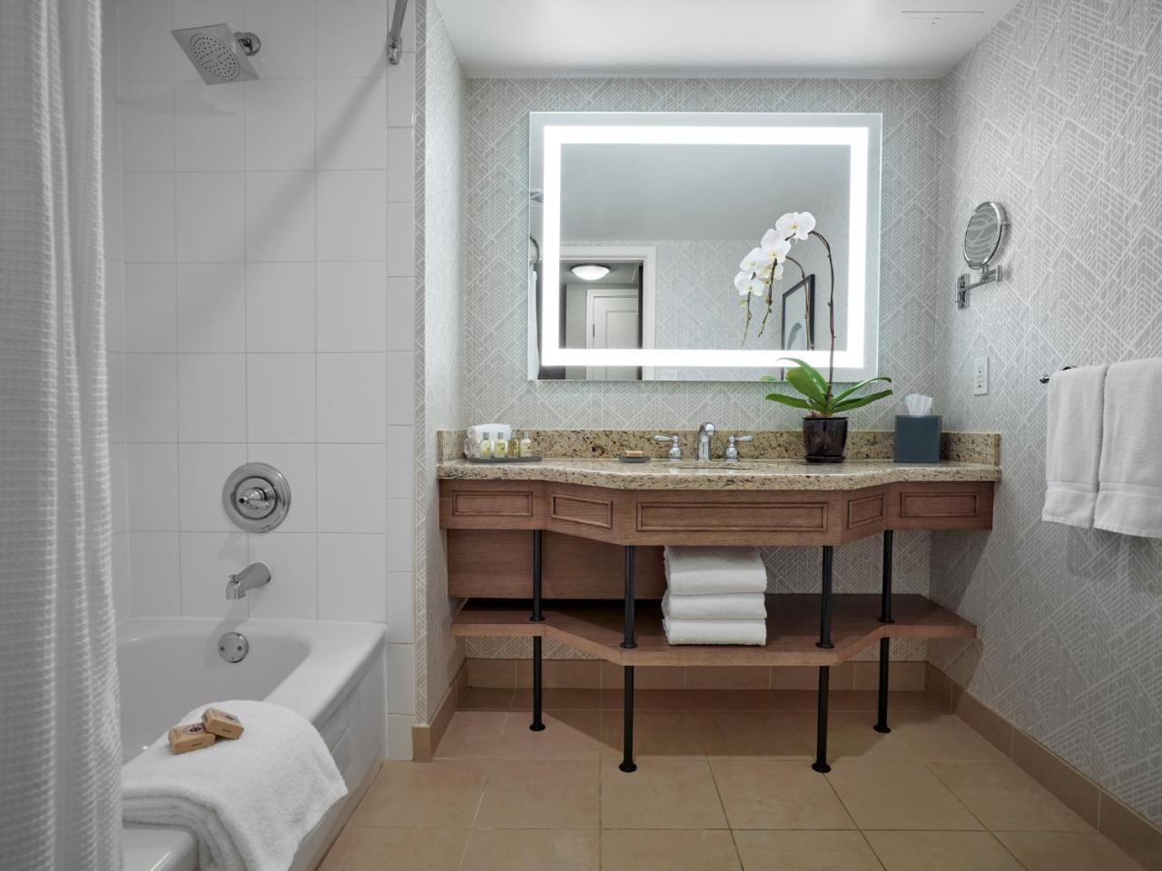 Deluxe Room with Mountain View,1031335339:JPEG