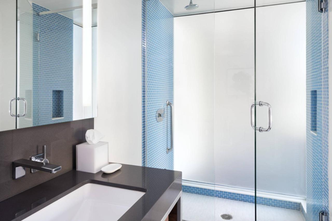 Larger Guest room, 1 King,1173703143:JPEG