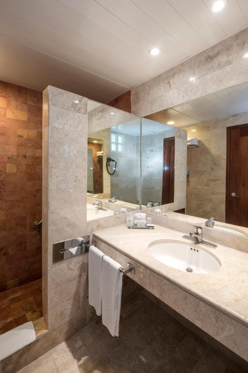 Last Room Available,1699080954:JPEG