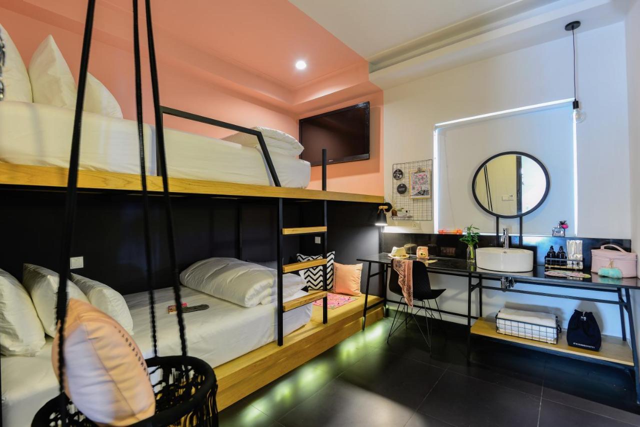 DELUXE TWIN NEST - FREE LAUNDRY, MINIBAR