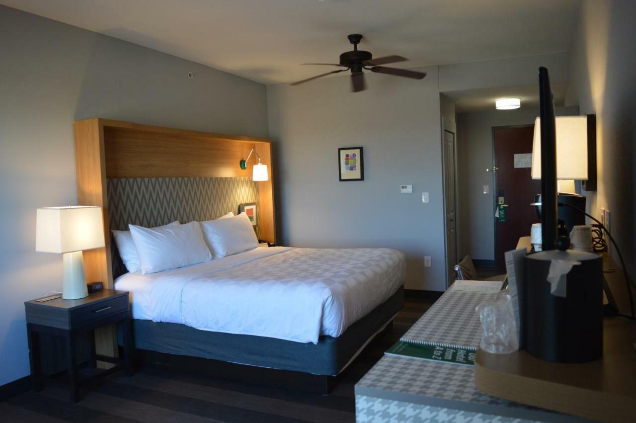 Standard King Room - Mobility Accessible