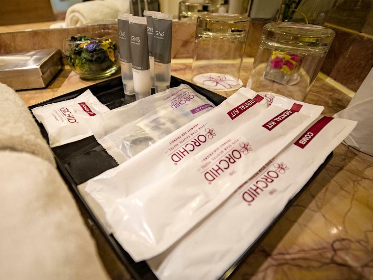 Club Room with access to club lounge & 30% discount on spa.