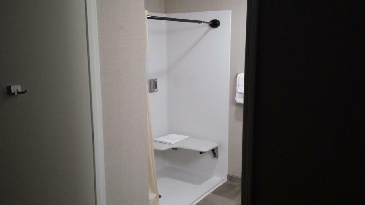 Queen Room - Mobility Access/Non-Smoking,890834296:JPEG