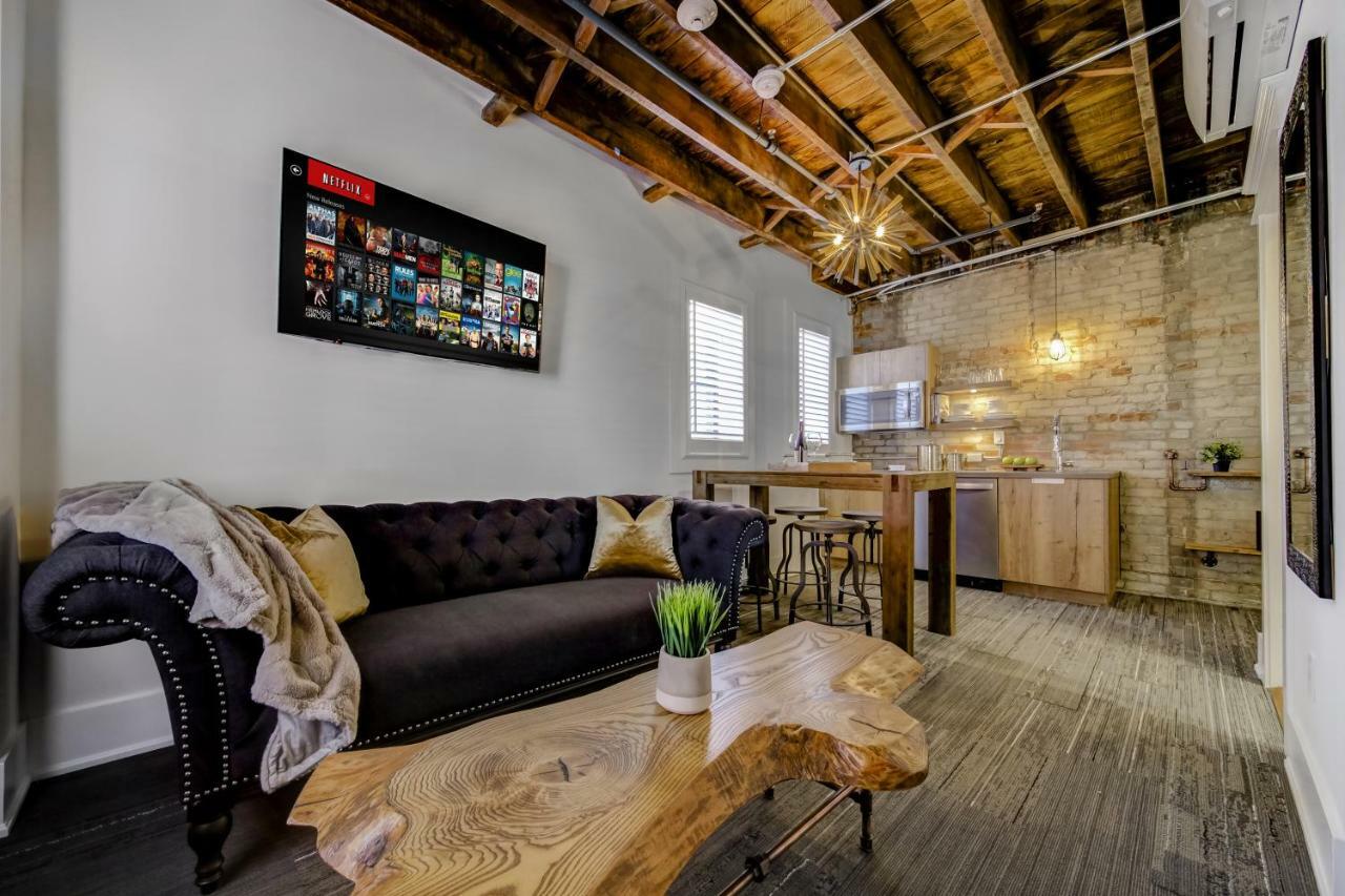 Queen Studio,923155750:JPEG