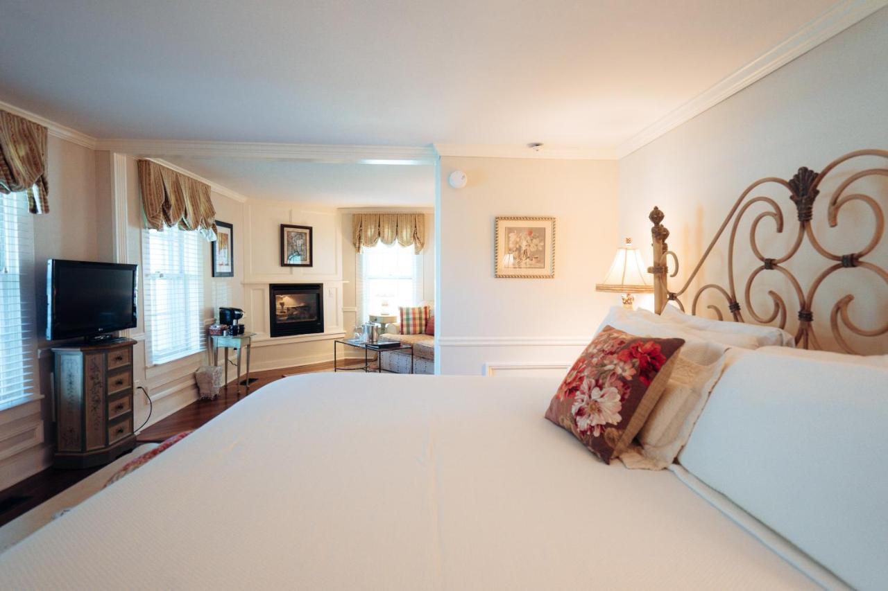 Superior Room King or Queen Bed,942995647:JPEG
