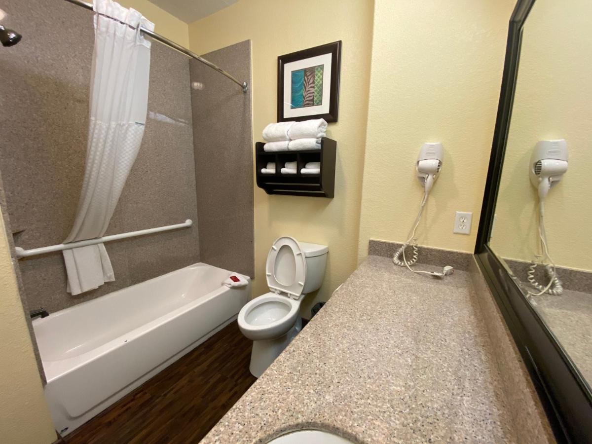 Queen Room with Two Queen Beds with Balcony- Non Smoking,943995805:JPEG