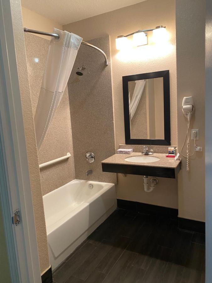 King Room - Disability Access,943996408:JPEG