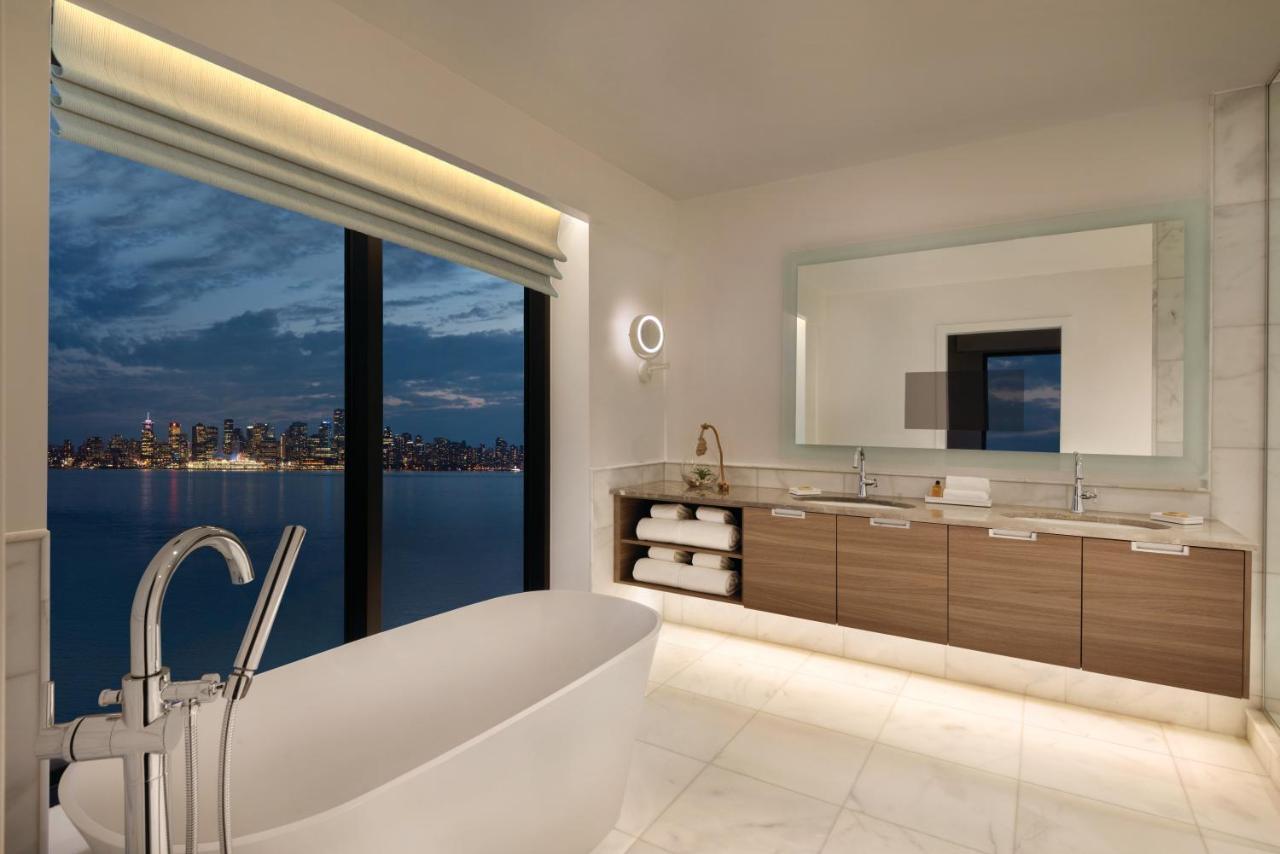 King Suite with Ocean View,946295611:JPEG