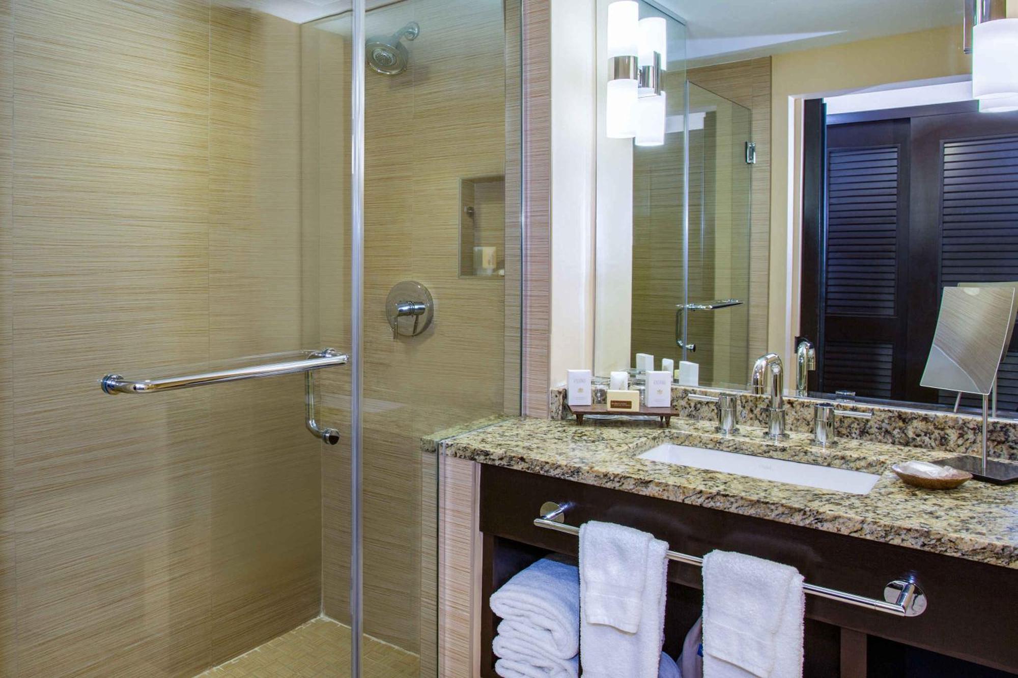 Wellness King Room with Oceanfront View - Non-Smoking