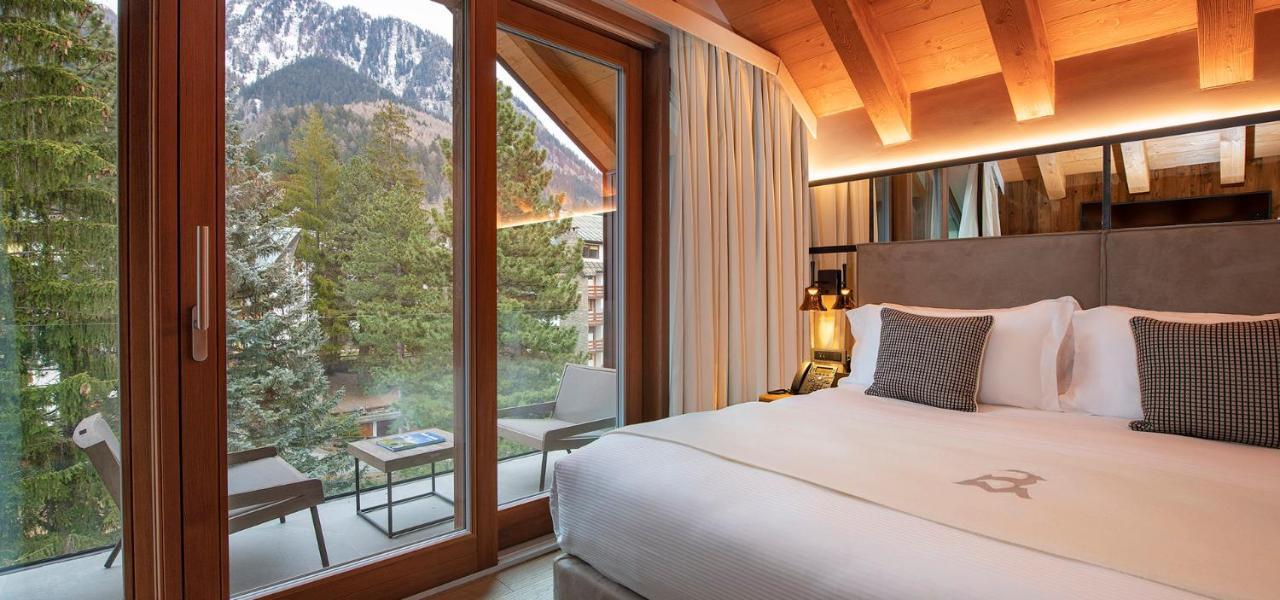 Suite with Mountain View