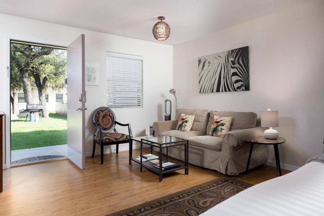 Deluxe Studio,970233859:JPEG