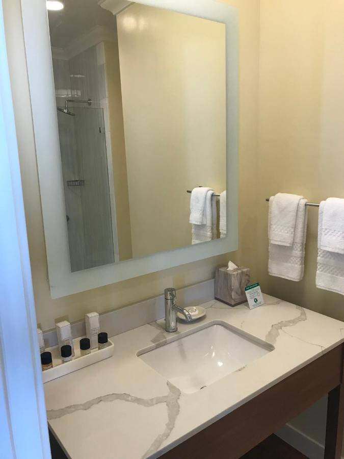 Colonial Queen/Queen,1210633771:JPEG