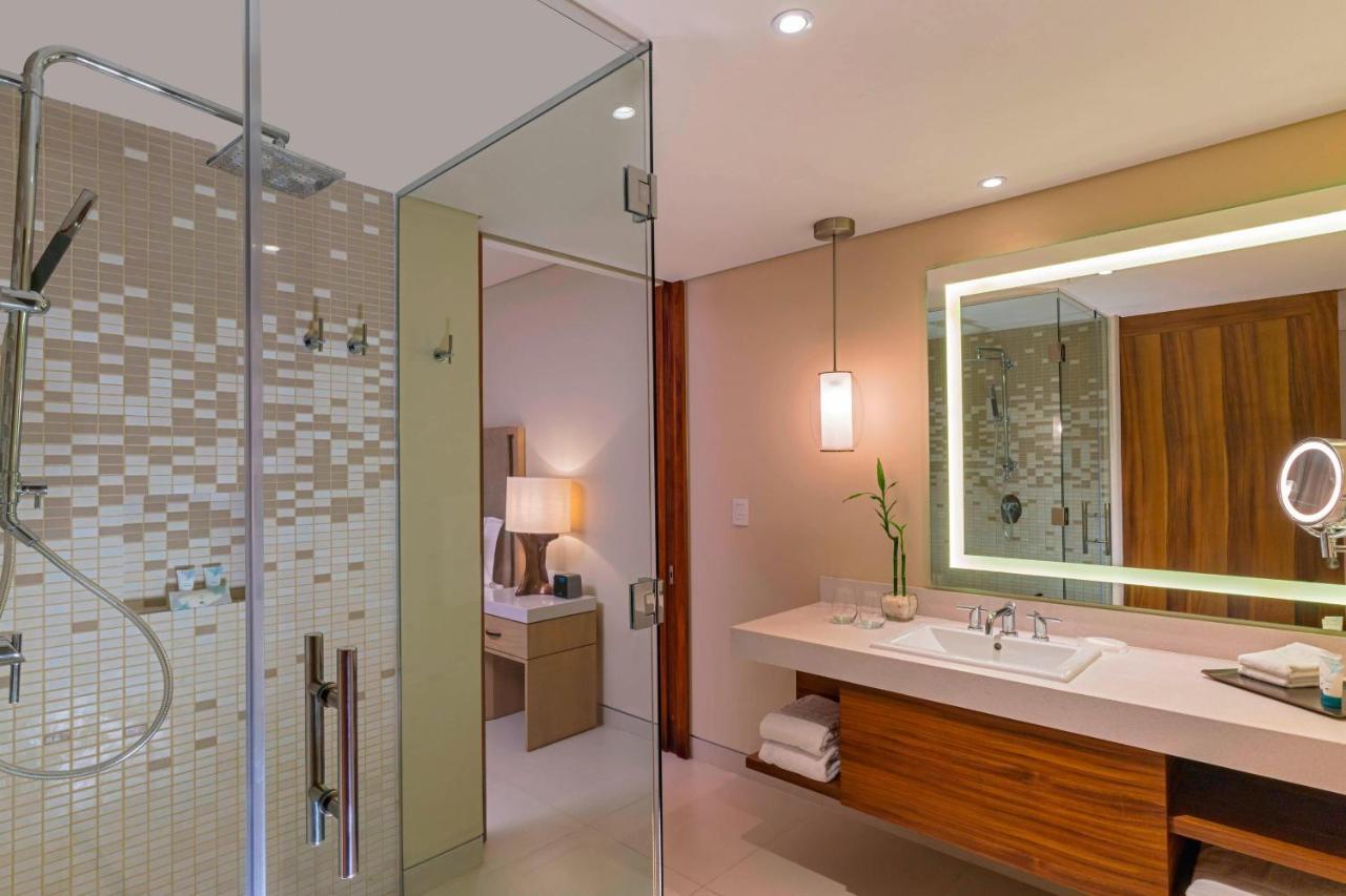 Classic Guest room 1 King Ocean View,1413397955:JPEG