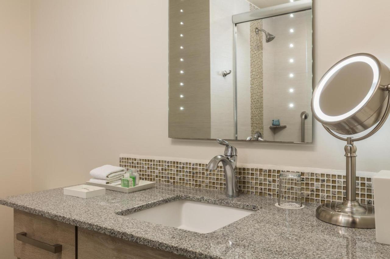 One-Bedroom Suite,979409329:JPEG
