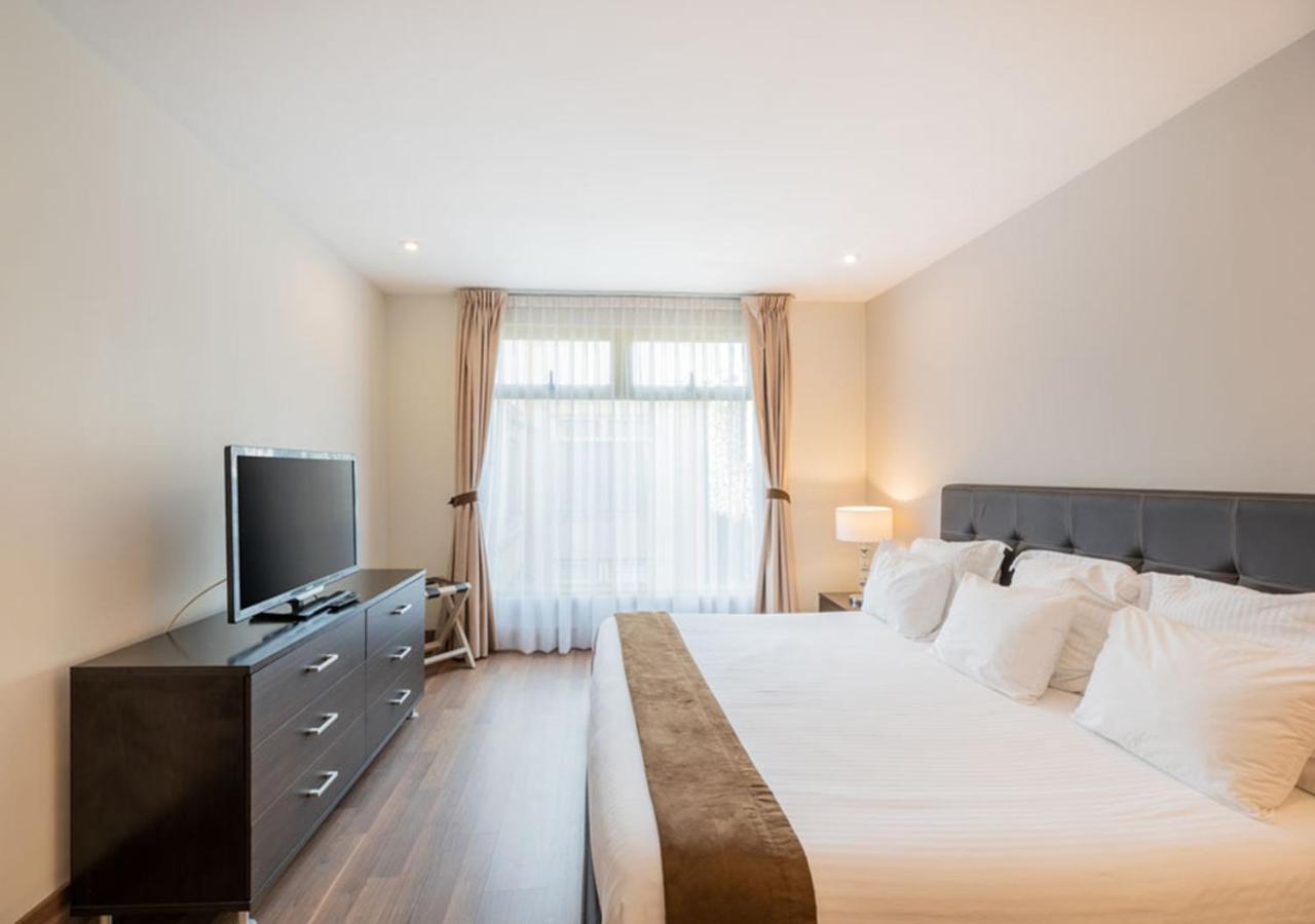 Deluxe Two-Bedroom Apartment with Garden View,988984165:JPEG