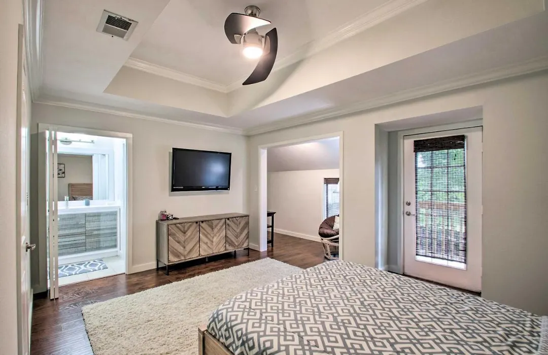 2-Story Pensacola Home With Game Room And Private Yard-1