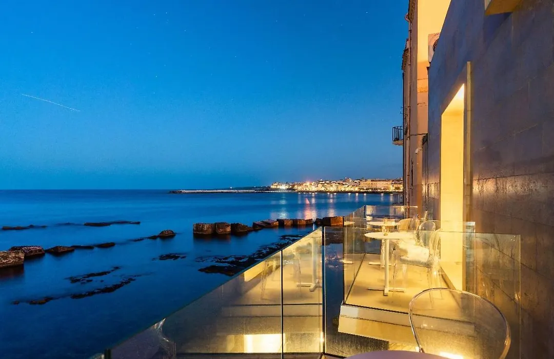 Re Dionisio Luxury Suites-1