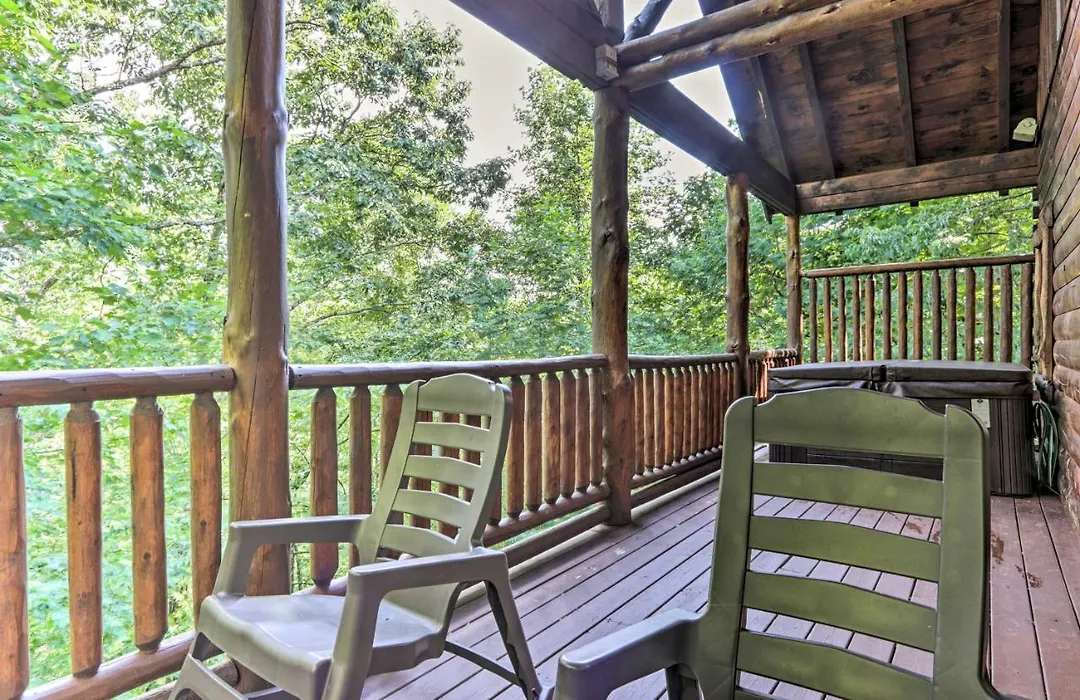 'Sky Harbor' Sevierville Cabin W/ Hot Tub & Deck!-1