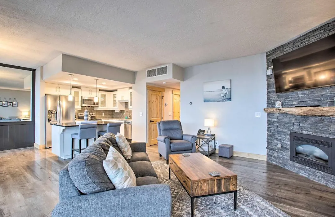Seaside Condo With Pool, Balcony And Beach Access!-1