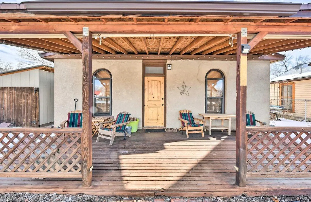 0255 Eclectic Sanctuary 6 Blocks From Downtown!-1
