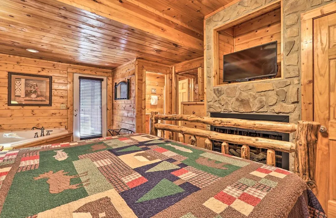 3 Mi To Dollywood: Hot Tub Hideaway In Smoky Mtns-1