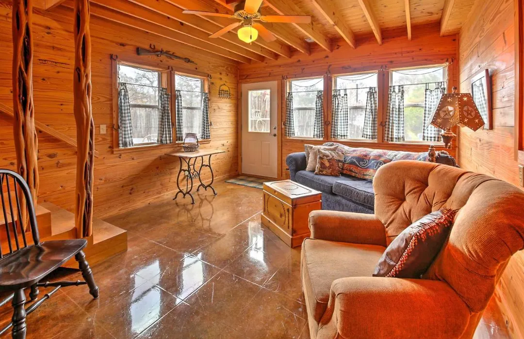 'Ark Bunkhouse' Fredericksburg Hideaway W/ Hot Tub-1